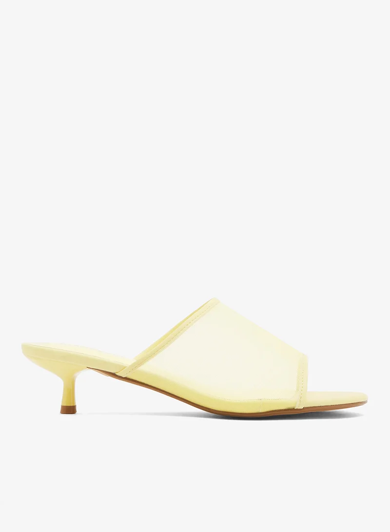 جلاموروس صنادل بكعب رفيع بلون أصفر زبدة وشبكة